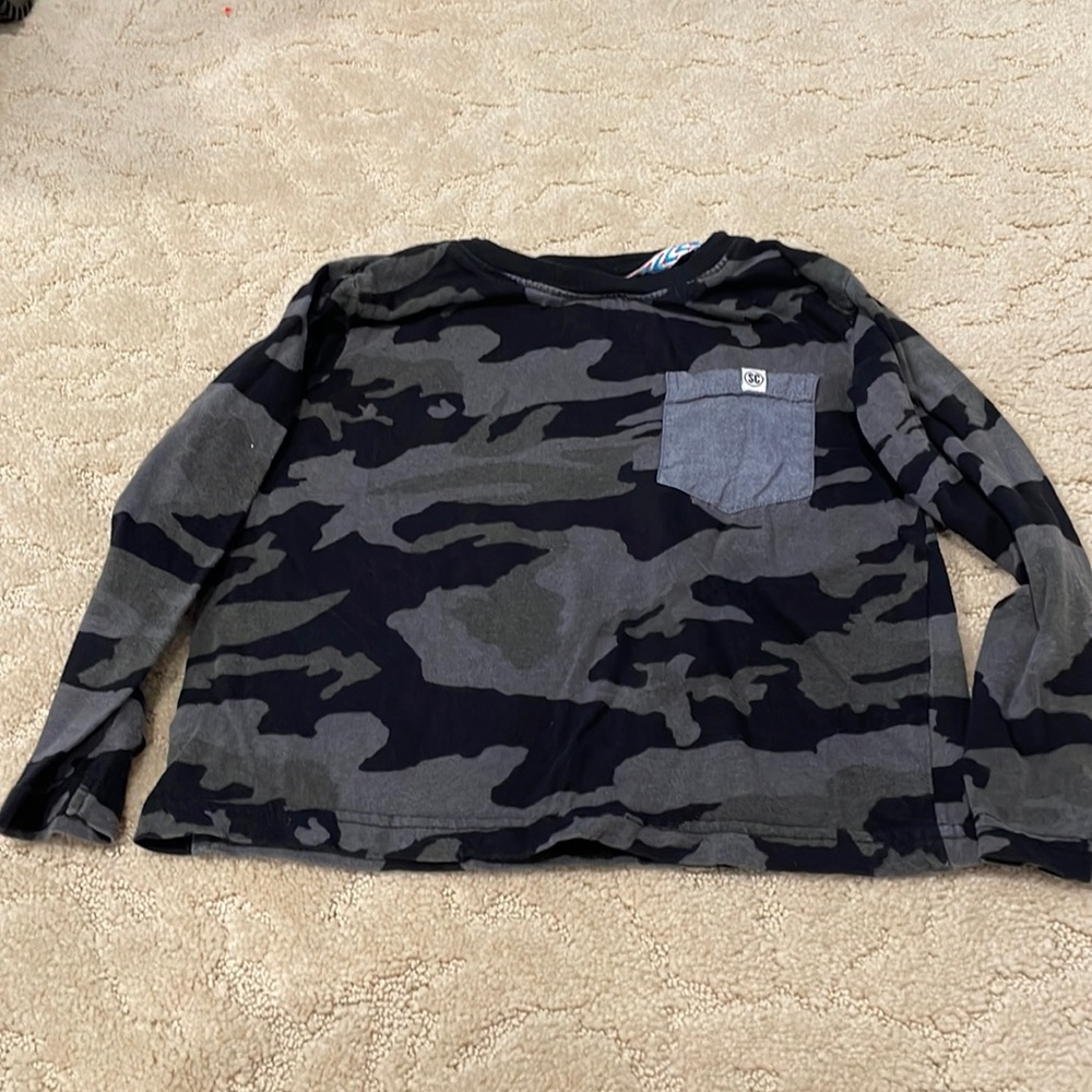 Used sovereign code black camouflage long sleeve shirt boys size 4